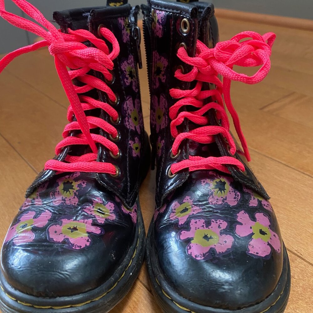 Dr. Martens Black PurpleFloral Boots Girls Combat Lace Up 1460 Size 11US / 10UK